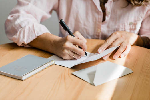 What to Write in a Corporate Gift Message (and Why It Matters)